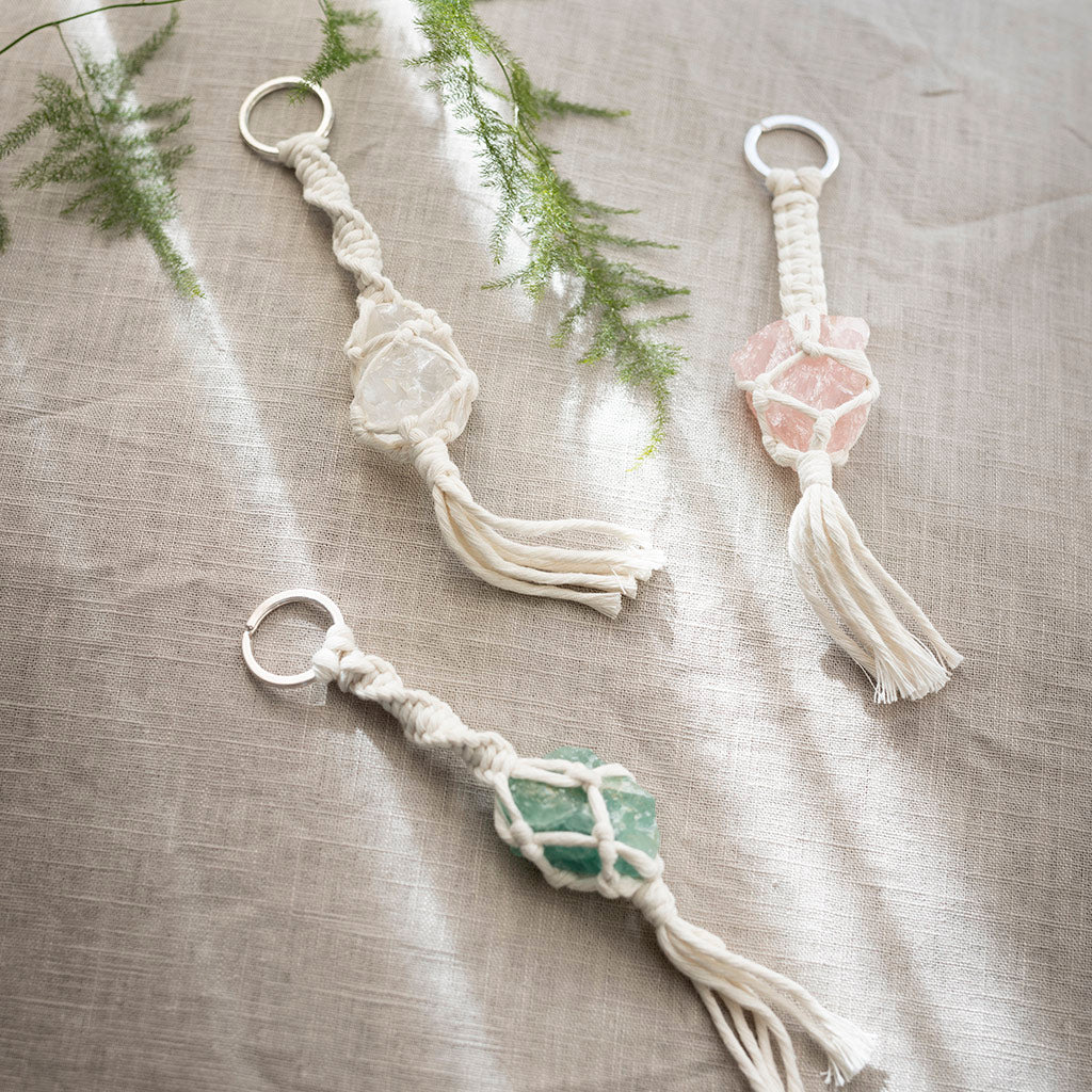 Kit Creativ - Macramé Breloc cu Cristale